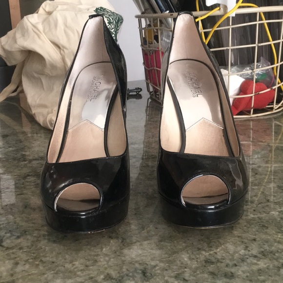 Black platform pumps - Picture 2 of 5